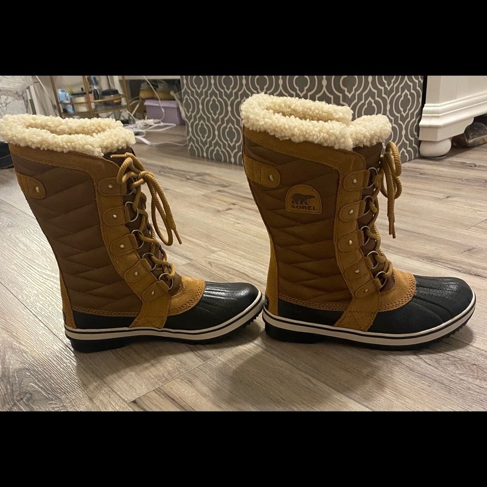 Women’s lace up Sorel Boots
